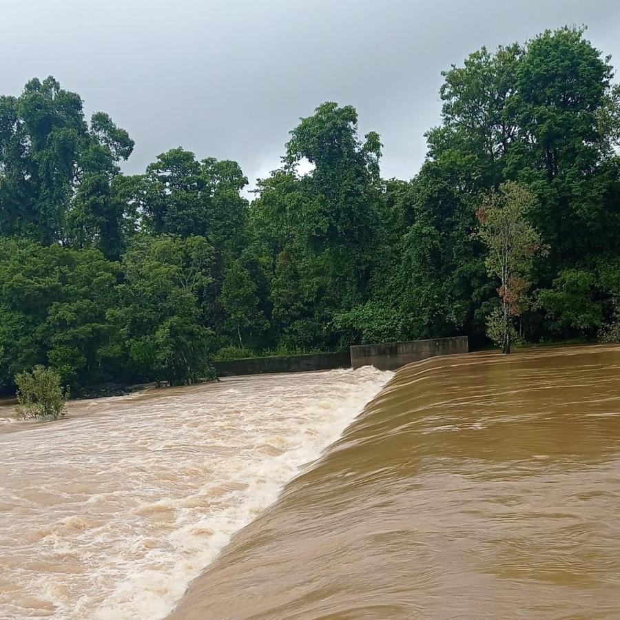 Kuruva Shoreline Wayanad Chegat Luaran gambar
