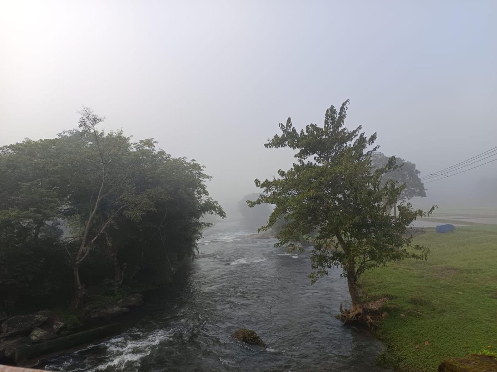 Kuruva Shoreline Wayanad Chegat Luaran gambar